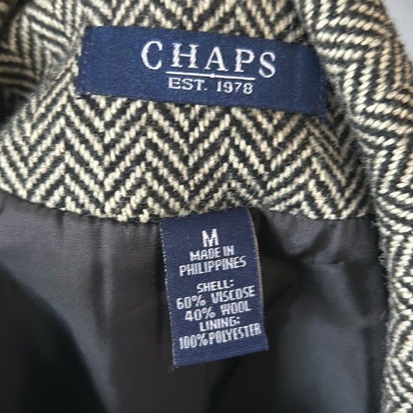 Chaps Women’s Blazer
• Size: Medium
• Color: Gray
• Condition: Pre-loved - Picture 2 of 7